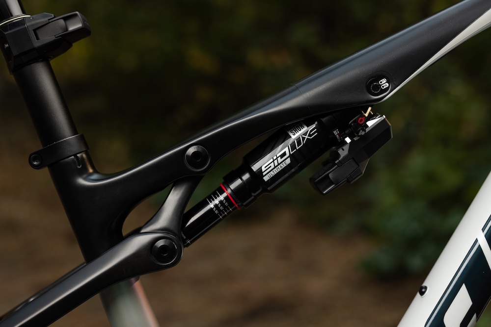 MY26 Anthem Advanced SL SE Product-03.jpg